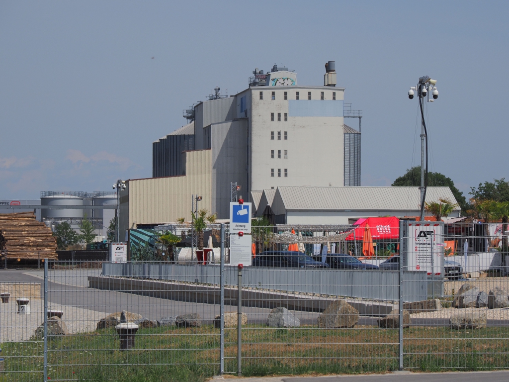 EM121789.JPG