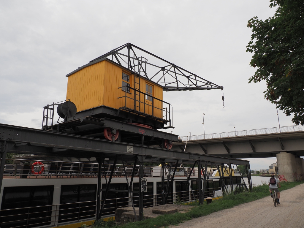 EM125483.JPG