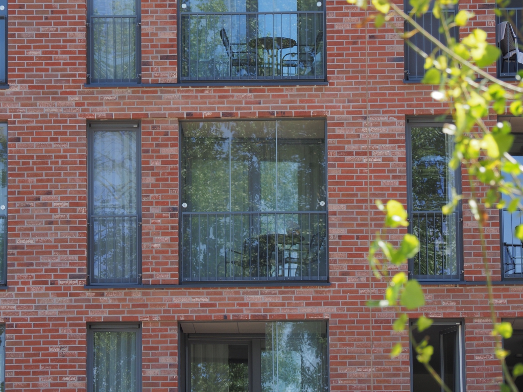 EM121825.JPG